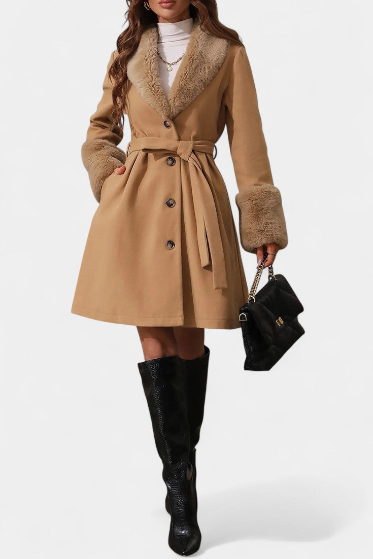 Colombine Manteau Trapèze à Ceinture et Détails en Fausse Fourrure