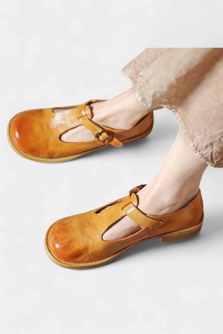 Elsa Mary Janes à Sangle en T et Finition en Cuir Artisanal