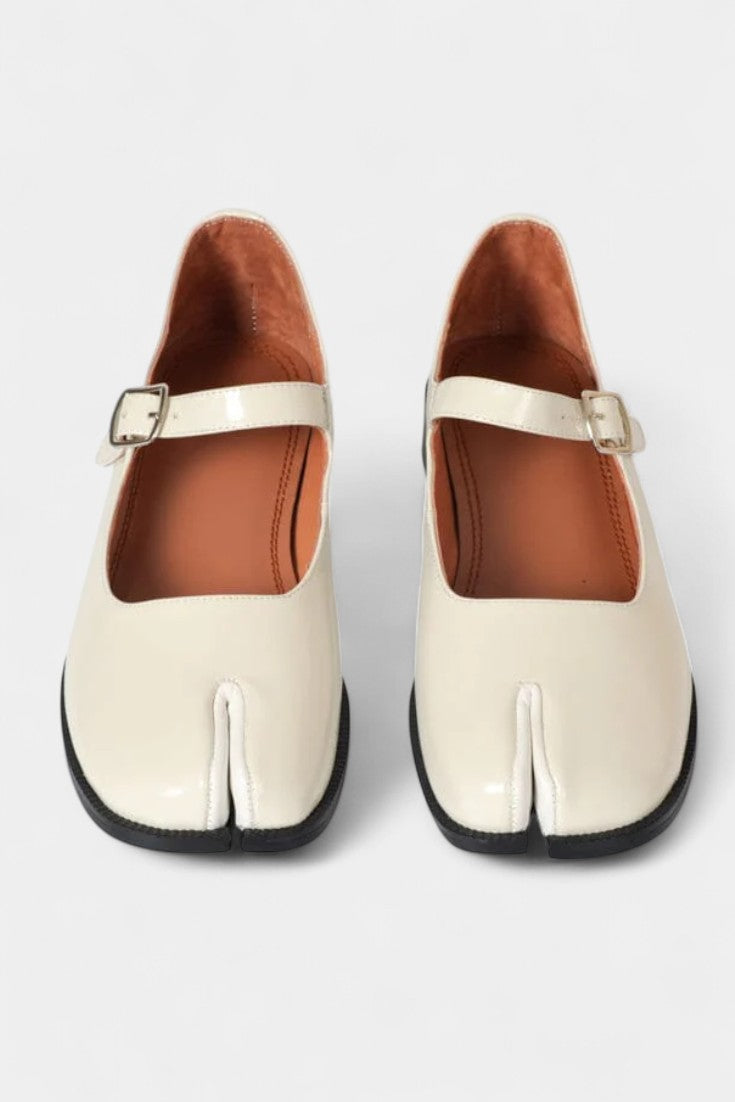 Elsa Mary Janes à Sangle en T et Finition en Cuir Artisanal